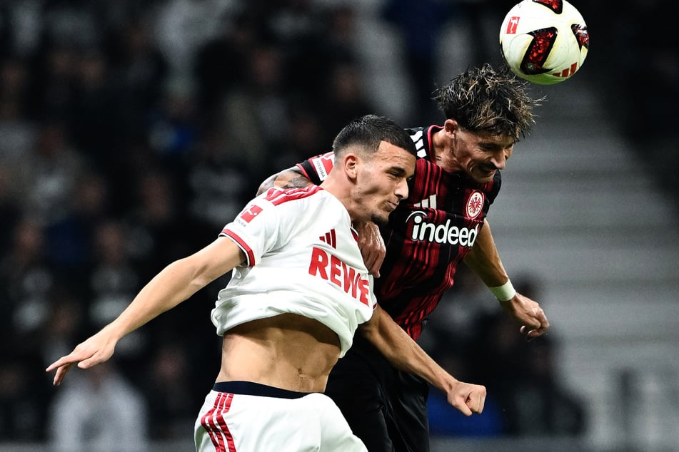 Eintracht Frankfurts Abwehrchef Robin Koch (30, r.) verlor im Spiel gegen den 1. FC Köln nicht ein Kopfball-Duell.
