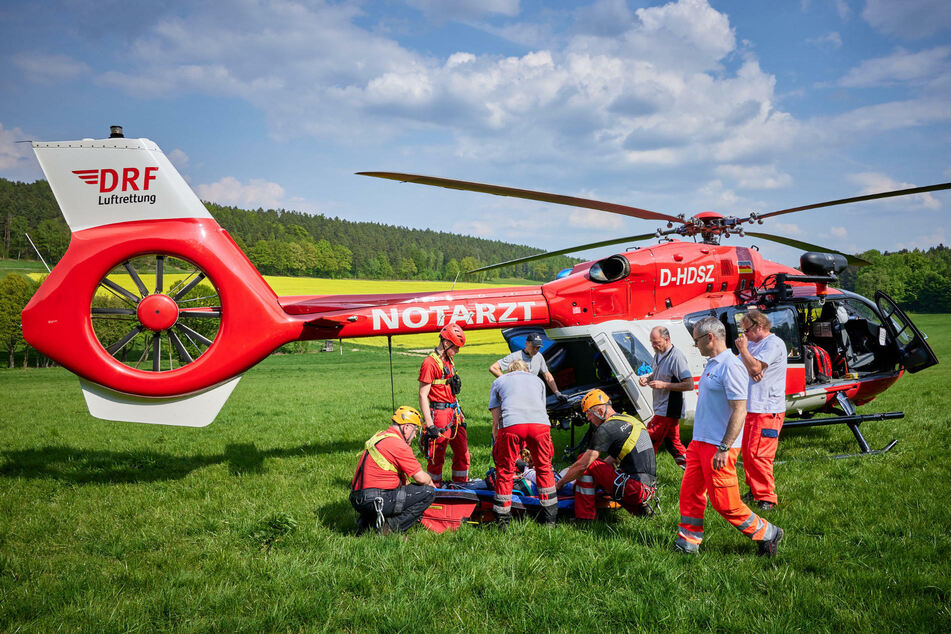 Mit dem Rettungsheli wurde der Bergsteiger in ein Dresdner Krankenhaus geflogen.
