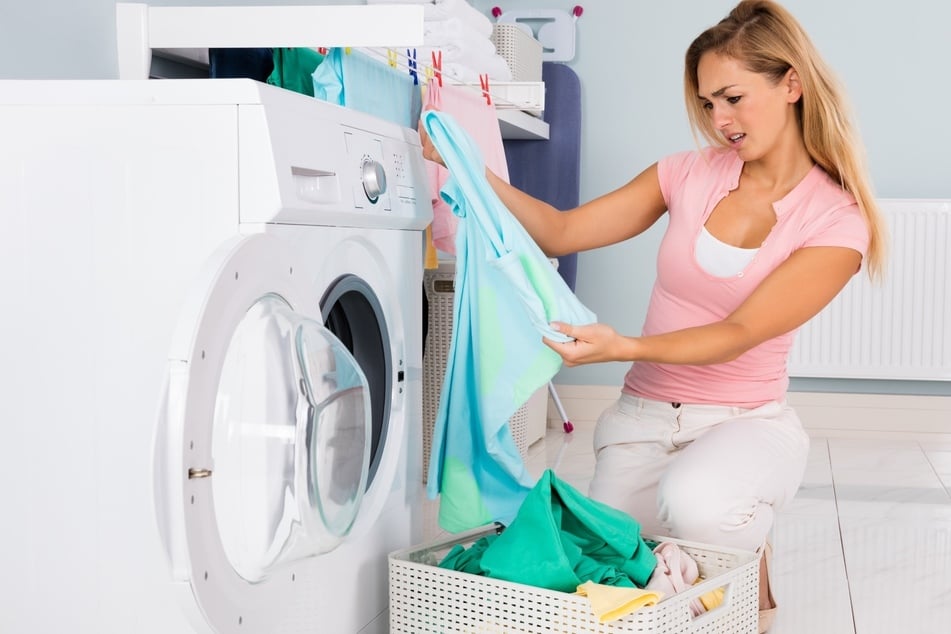 Schmutzige Klamotten nach der Wäsche? So wirst Du Fettläuse los