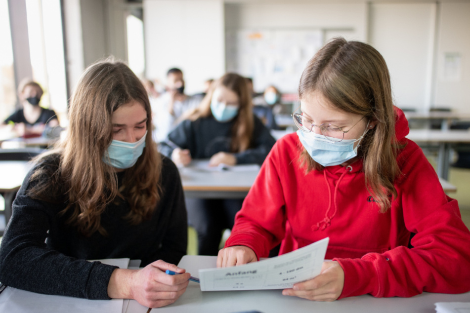 Bald gilt der Maskenzwang im Unterricht ab Klasse 7.