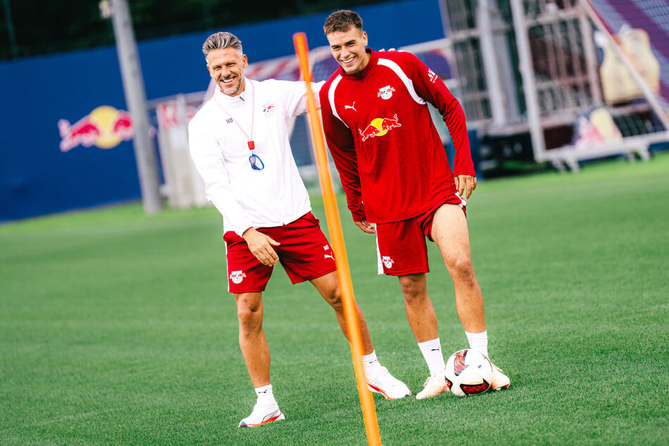 Bringt Trainer Martin Demichelis (45, l.) auch Marc Guiu (20) sofort?