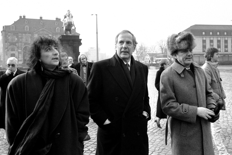 Berghofer (r.) schloss 1987 mit Hamburgs damaligem Ersten Bürgermeister Klaus von Dohnany (heute 94, SPD) den Vertrag über die Städtepartnerschaft.