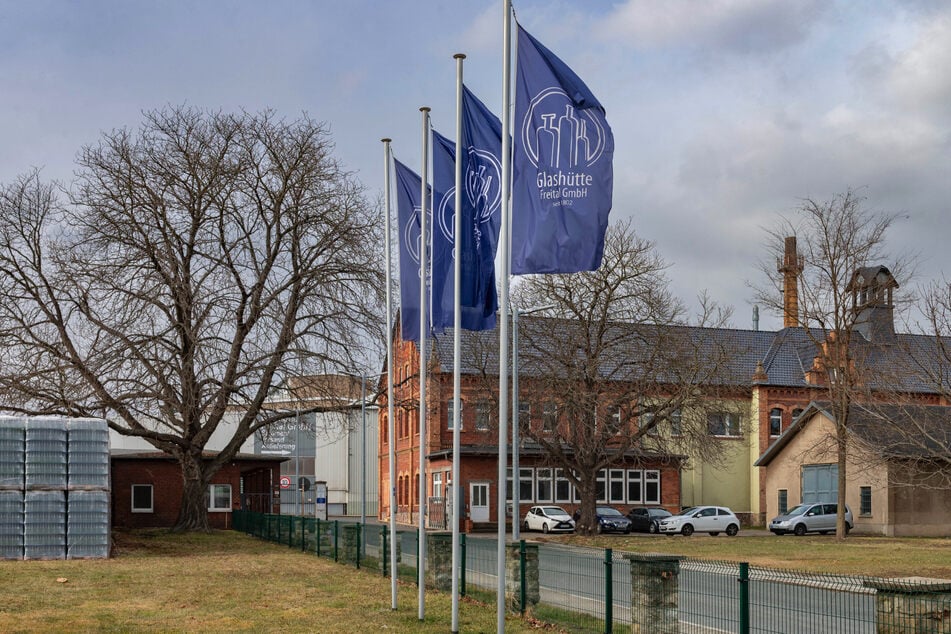 Rund 120 Menschen sind bei der insolventen Glashütte in Freital beschäftigt.