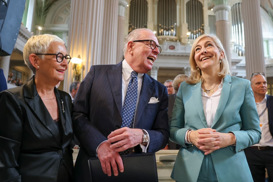 Neben Ellen Lundershausen (v.l.), Vizepräsidentin der Bundesärztekammer, und Ärztepräsident Klaus Reinhardt (65) kam am Dienstag auch Bundesgesundheitsministerin Nina Warken (46, CDU) in die Nikolaikirche.