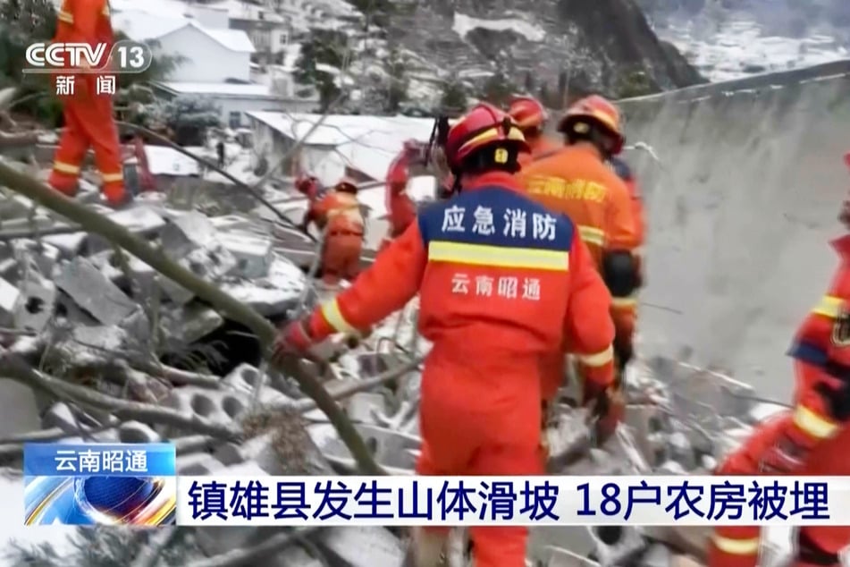 Rettungskräfte sind auf der Suche nach den 47 Verschütteten.