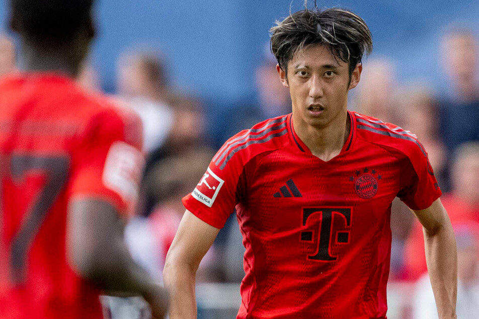 Fällt vermutlich zum Anpfiff der neuen Saison noch aus: Bayern-Neuzugang Hiroki Ito (25) hat sich vermutlich beim Testspiel den Mittelfuß gebrochen.