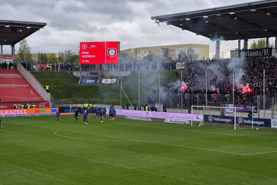 Finn Heidrich sorgt für die Vorentscheidung: Aue führt 2:0.