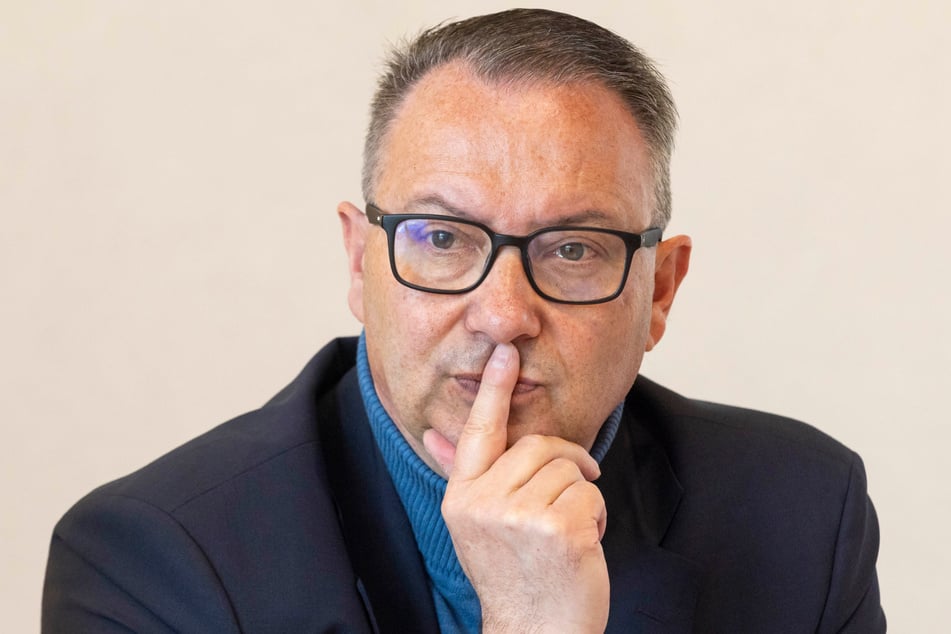 Der Erste Bürgermeister Jan Donhauser (56, CDU) lädt die betroffenen Vereine ins Rathaus ein.