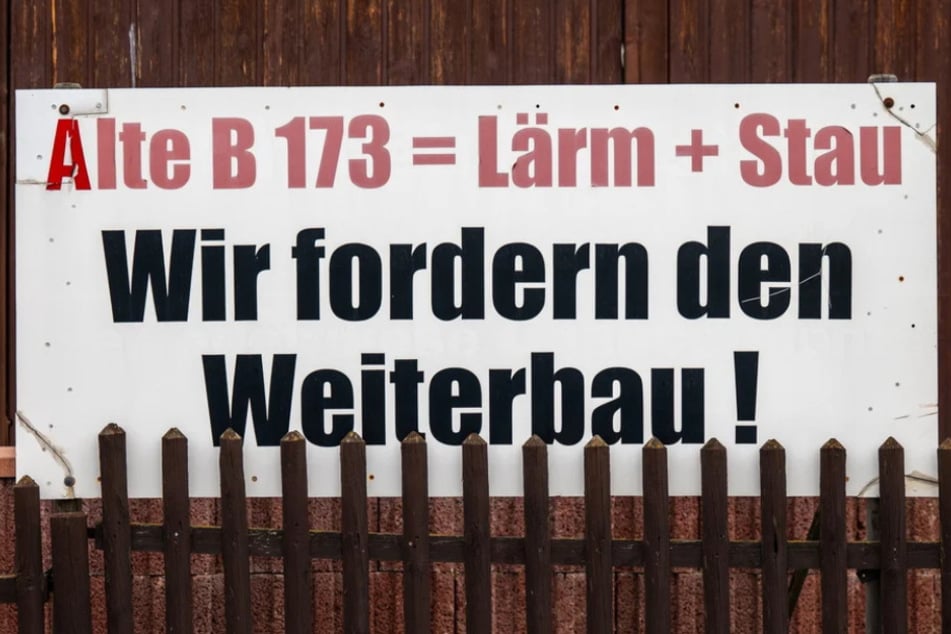 Anwohner fordern den Weiterbau der Ortsumgehung.