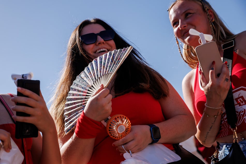 Ein Fächer und ein Mini-Ventilator waren das ultimative Must-have beim Bruno-Mars-Konzert.