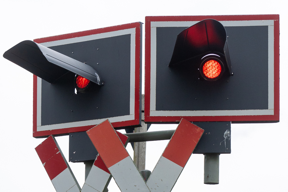 Wie die Polizei mitteilte, hätten die Überprüfungen der Signal- und Leittechnik keine Störungen ergeben. (Symbolbild)