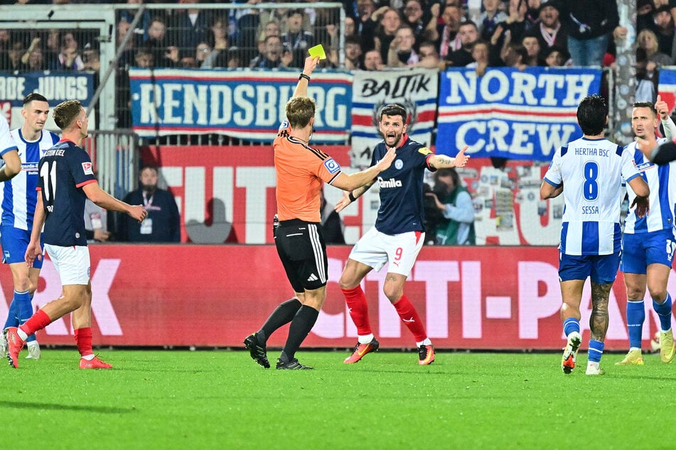 Holstein Kiel hat in der laufenden Saison schon 21 Mal Gelb gesehen.