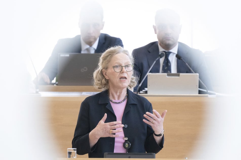 Infrastrukturministerin Regina Kraushaar (62, CDU) will das Bauen in Sachsen einfacher und schneller machen.