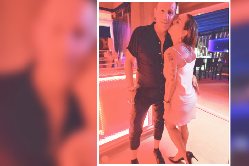 Ein Küsschen in der Bar auf Ibiza: Ennesto Monté (46) und Danni Büchner (43) feiern ihr Liebes-Comeback.