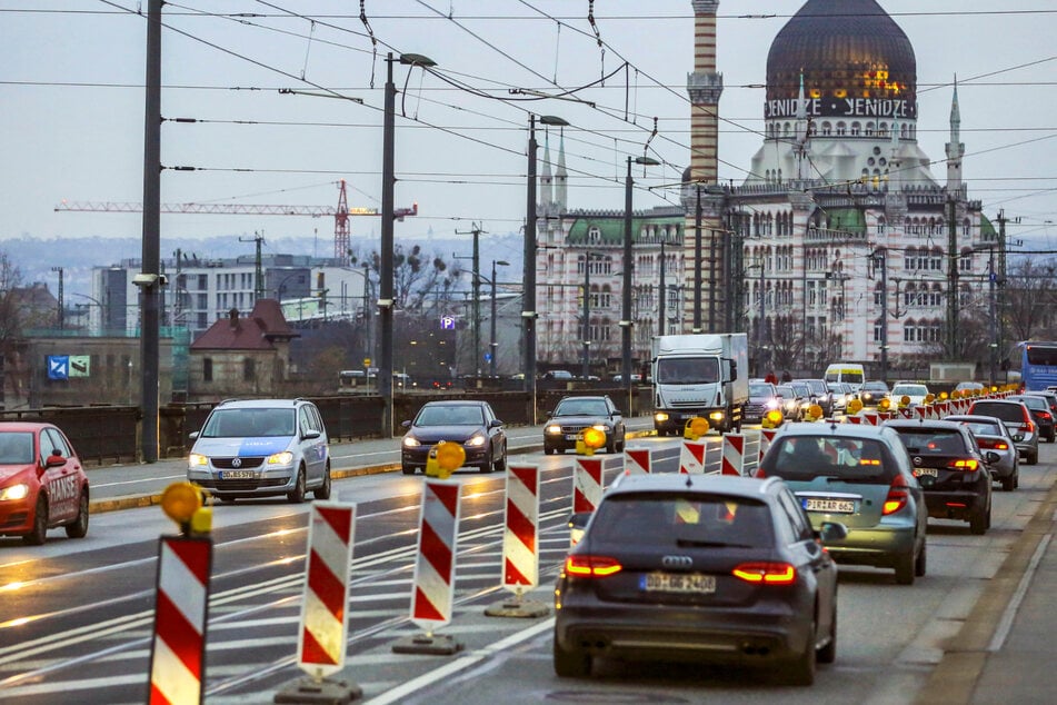 Dresden: Zoff um Marienbrücke: Spur-Sperrungen im Advent