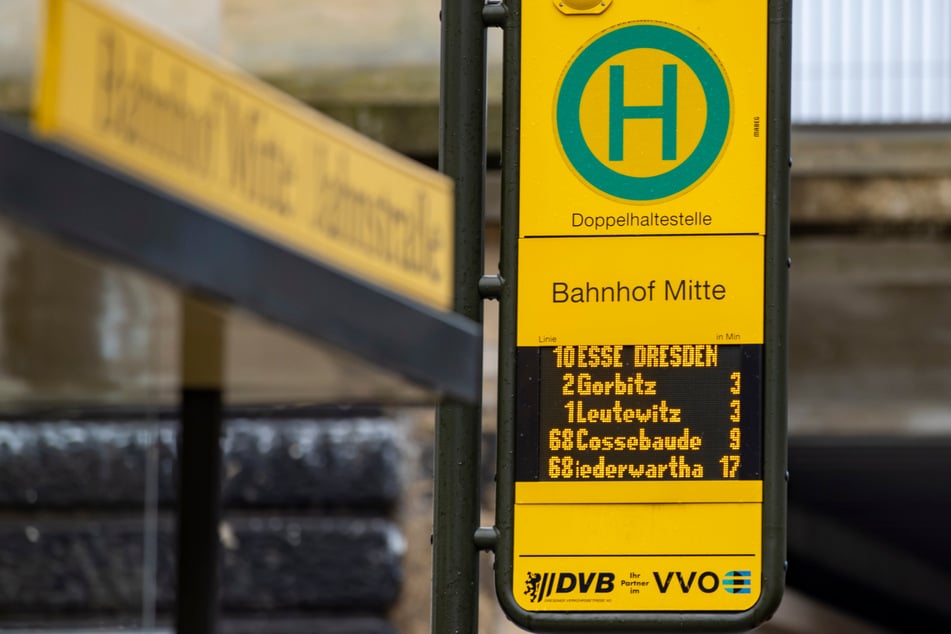 An der Haltestelle "Bahnhof Mitte" pöbelte ein 43-Jähriger besoffen Passanten an. (Archivfoto)