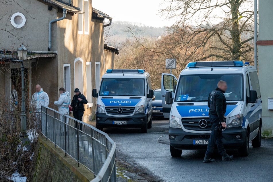 Mehrere Polizeieinheiten führten die Razzia am 10. Februar durch.