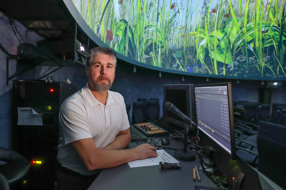 Mike Behnke (51) hat das neue Projektionssystem ausgetüftelt und eingebaut.