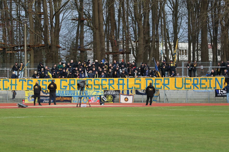 Die mitgereisten Leipziger Fans erlebten keinen schönen Nachmittag in Greifswald. Wie lang machen die Anhänger das noch mit?