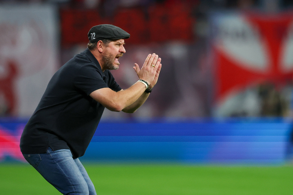 Am Samstag steckten die Geißböcke in Leipzig eine herbe Niederlage ein - sehr zum Unmut von Trainer Steffen Baumgart (51).
