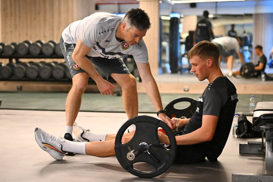 Werden auch dieses Jahr in Lara gemeinsam arbeiten: Athletik-Coach Matthias Grahé (57, l.) und Sterner (r.).