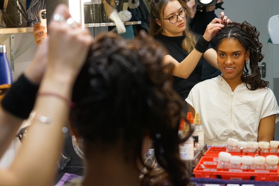 Salyma Chatty (24) wird in der Maske in Hermine Granger verwandelt: "Die Rolle und das Stück sind auf jeden Fall anspruchsvoll, aber das macht es ja auch so spannend."