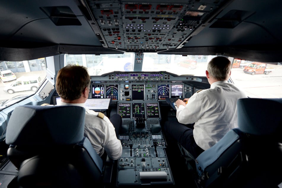 Die Piloten der Lufthansa bieten dem angeschlagenen Unternehmen weiter einen freiwilligen Gehaltsverzicht an.