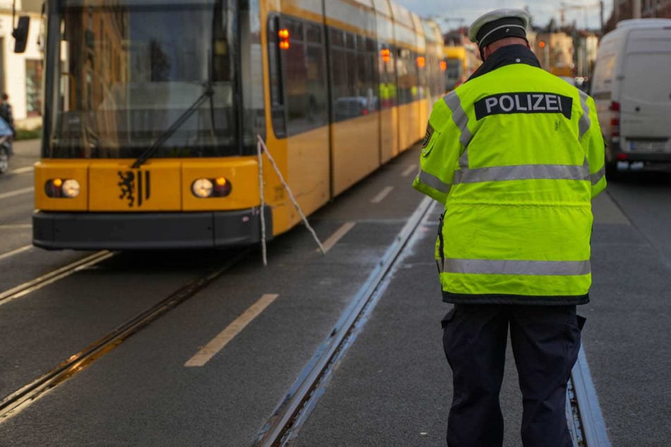 Unfall in Blasewitz: Fußgängerin mit Rollator von Straßenbahn erfasst