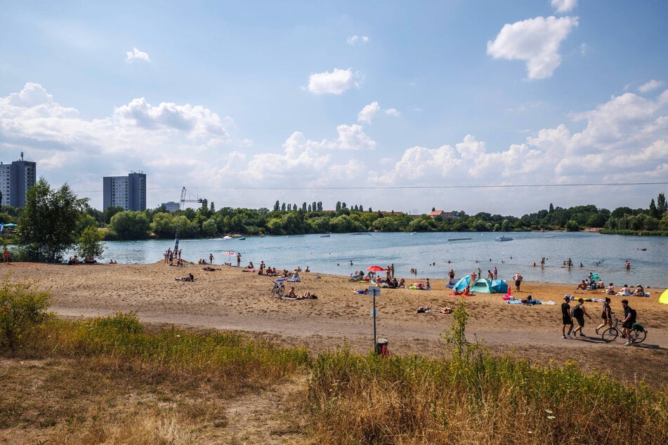 Der Kiessee in Leuben ist während heißer Sommertage ein beliebtes Ausflugsziel.