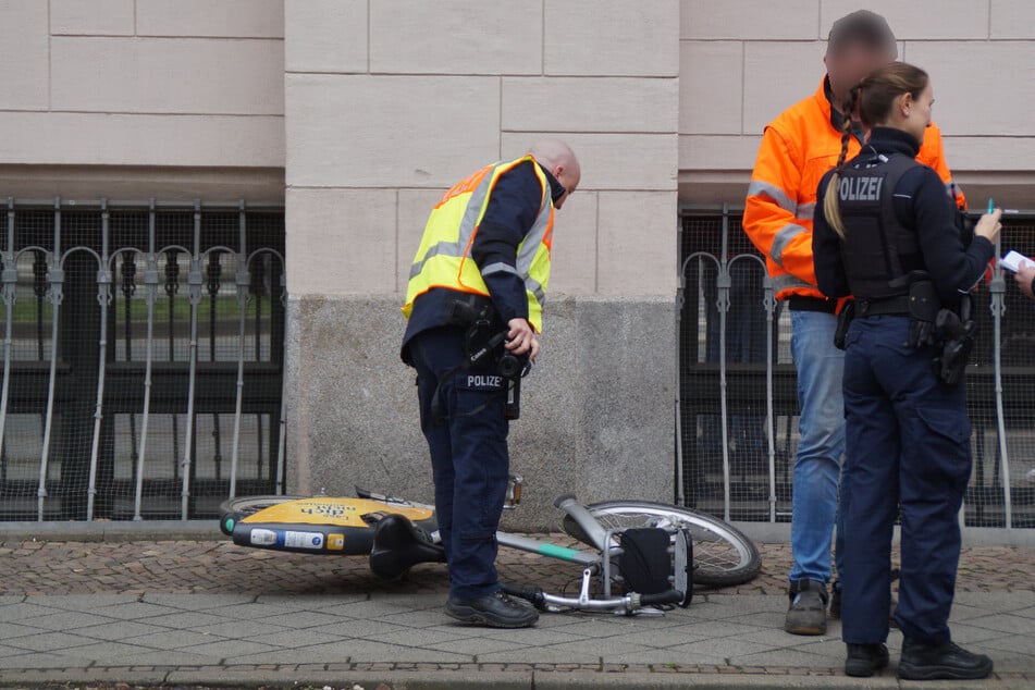 Die Polizei ermittelt zur Unfallursache.