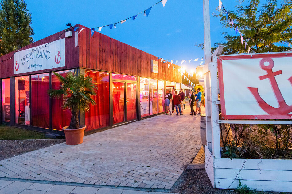 Alles in Rot: Der Uferstrand beteiligt sich an der "Night of Light".