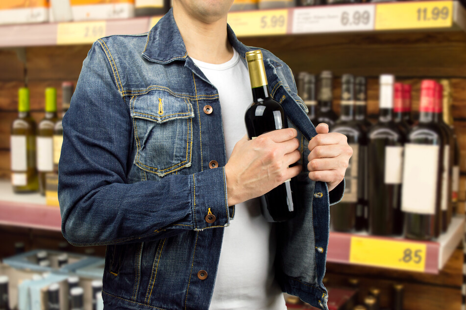 Ein Ladendieb (51) versuchte am gestrigen Montag in einem Supermarkt in Glauchau (Landkreis Zwickau), Alkohol zu stehlen. Gleichzeitig schlug ein weiterer Langfinger (23) zu. (Symbolbild)