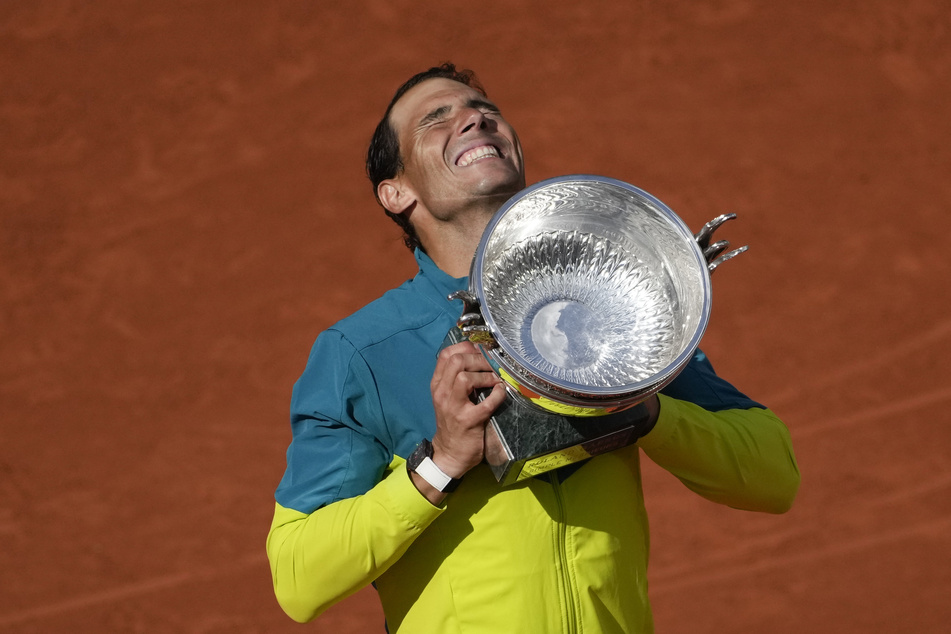 Rafael Nadal (36) mit seinem 14. French-Open-Pokal. In diesem Jahr wird er wohl erstmals keine Chance haben, seinen Titel zu verteidigen.