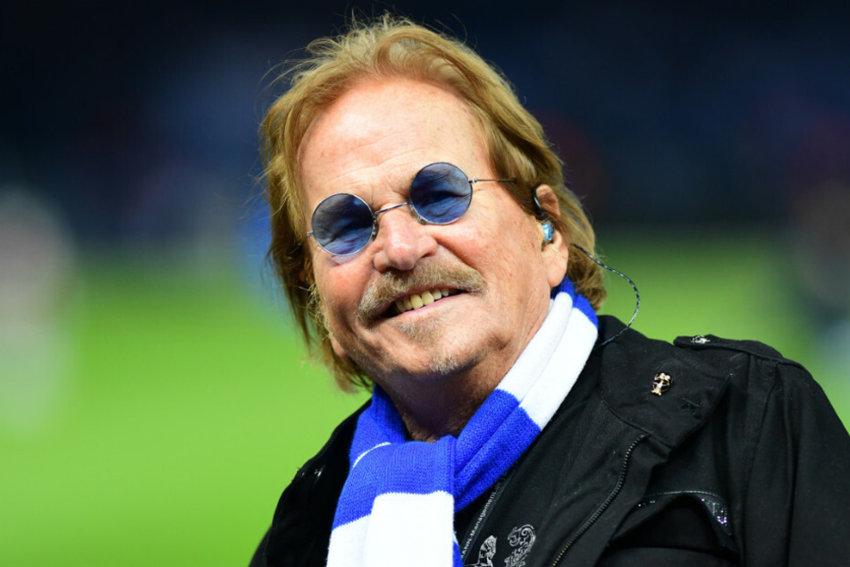 Schlagersänger Frank Zander vor einem Spiel seiner Hertha. Ab Montag ist der Entertainer auch regelmäßig im Radio zu hören.