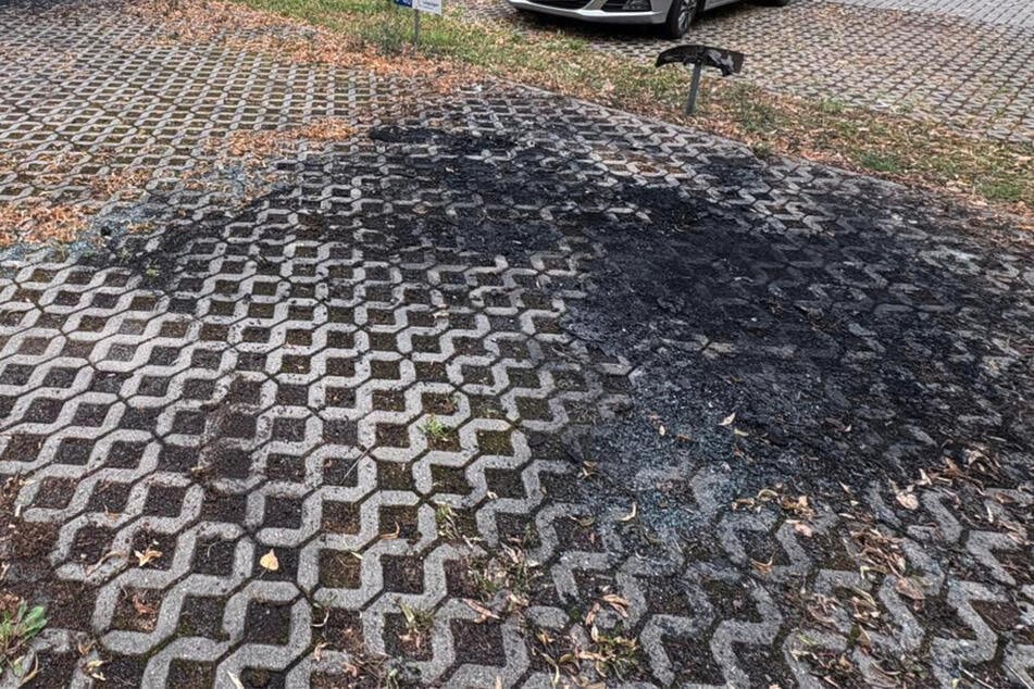 Am Mittwochmorgen waren nur noch die Überreste des Feuers sichtbar.
