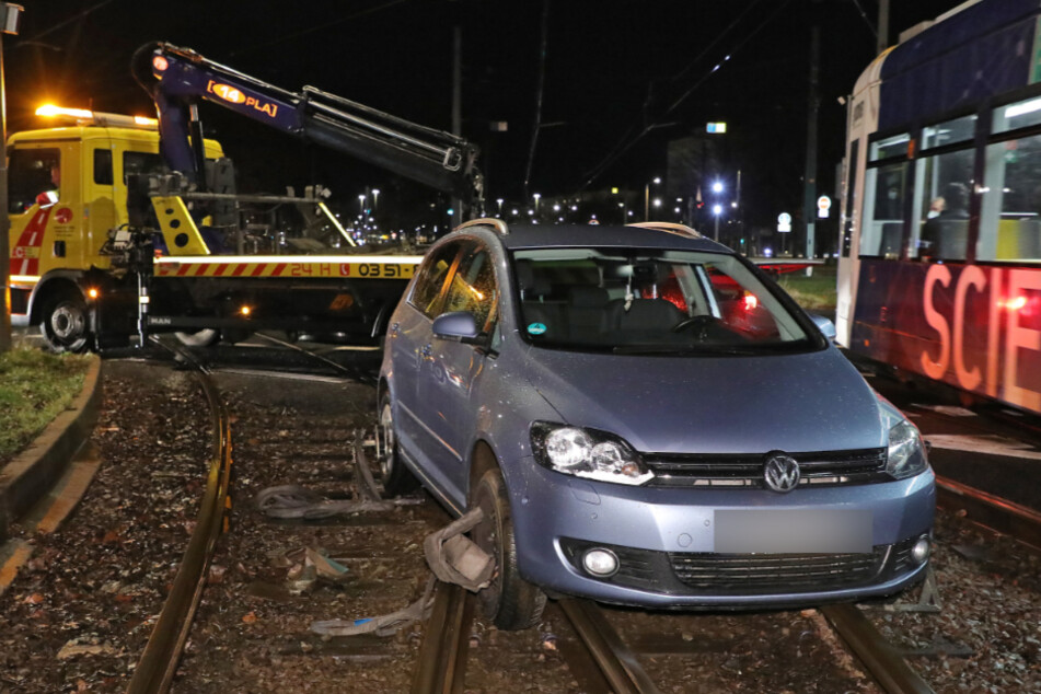 Golf mit falschem Timing beim Abbiegen: Straßenbahnen blockiert