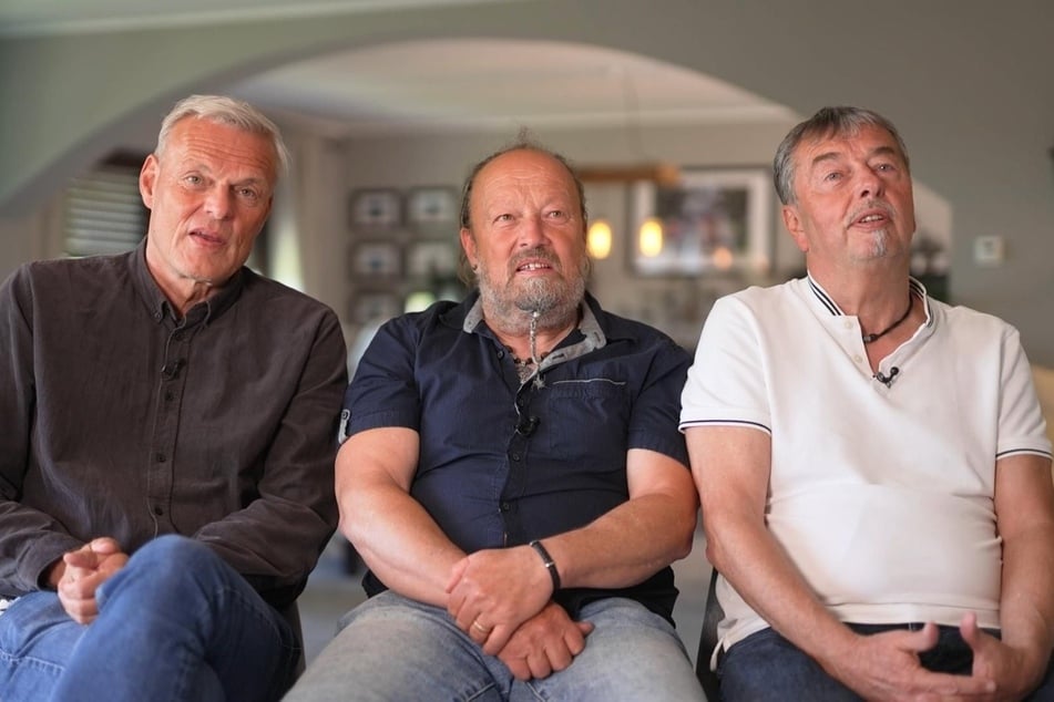 Peter (61, v.l.n.r.), Ulli (65) und Klaus (66) suchen ihren vierten Bruder.