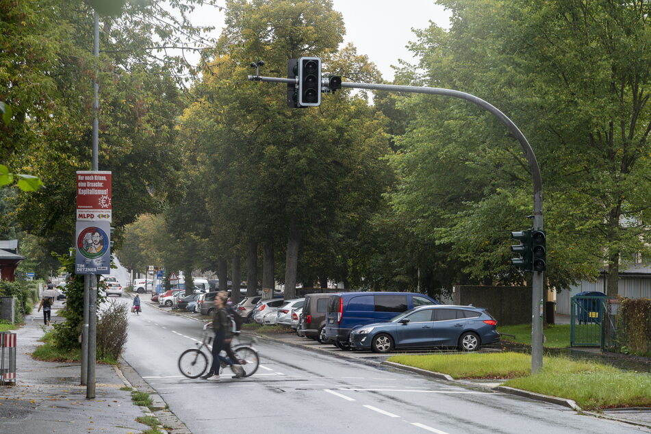 In der Wartburgstraße wiederum soll eine Ampel für die Sicherheit der Kinder auf dem Schulweg sorgen. Doch die Inbetriebnahme verzögert sich.