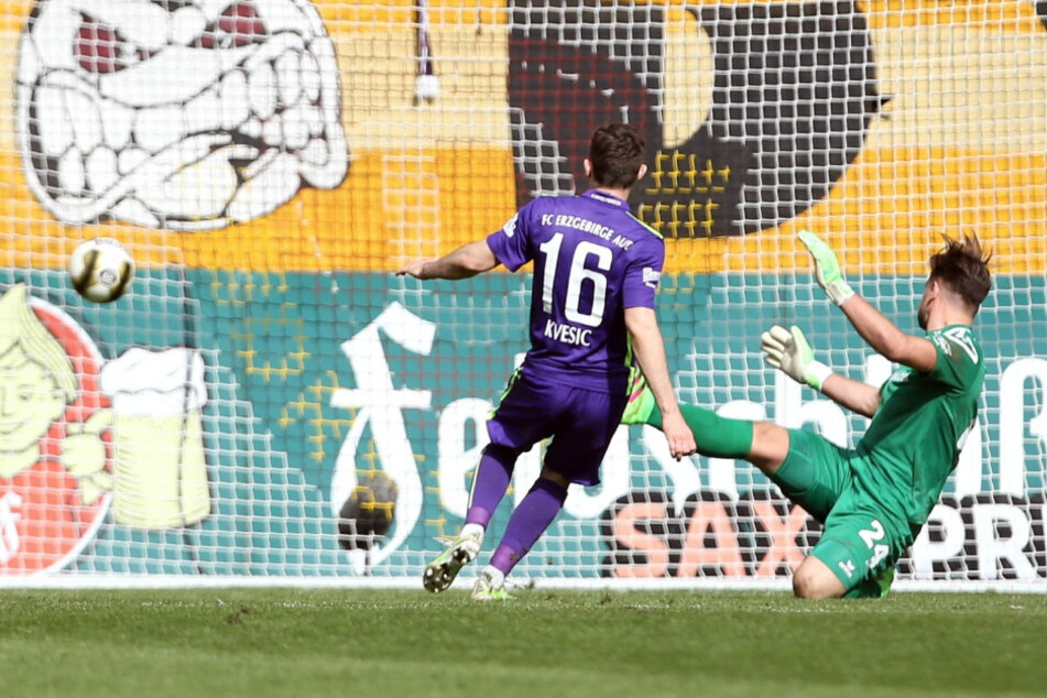 Dies war das bis dato letzte Landespokalspiel für Dresden. Am 27. März 2016 verlor Dynamo 0:3 daheim gegen Aue. Mario Kvesic trifft gegen Patrick Wiegers zum Endstand.