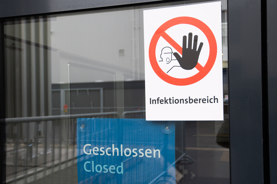 Nachdem die Corona-Zahlen in Deutschland mit 4000 Neuinfektionen pro Tag aktuell wieder stark ansteigen, gehen auch die Zahlen in Köln rapide nach oben (Symbolbild).