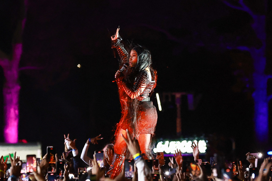 Rolling Loud music festival started off with an amazing lineup, and a headlining set from Nicki Minaj.