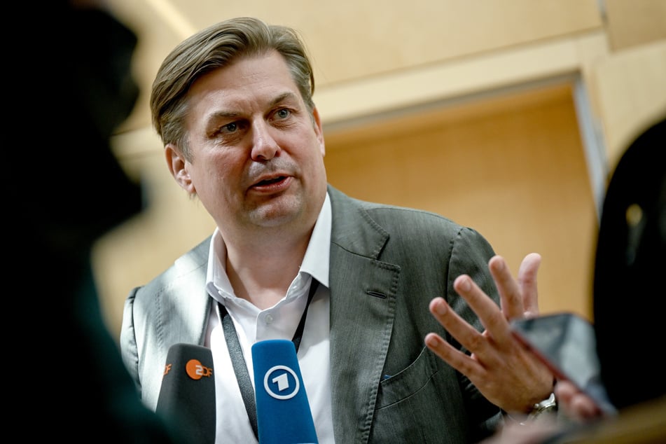 Auch AfD-Politiker Maximilian Krah (48) musste vor Gericht aussagen, da Jian G. für ihn gearbeitet hatte.