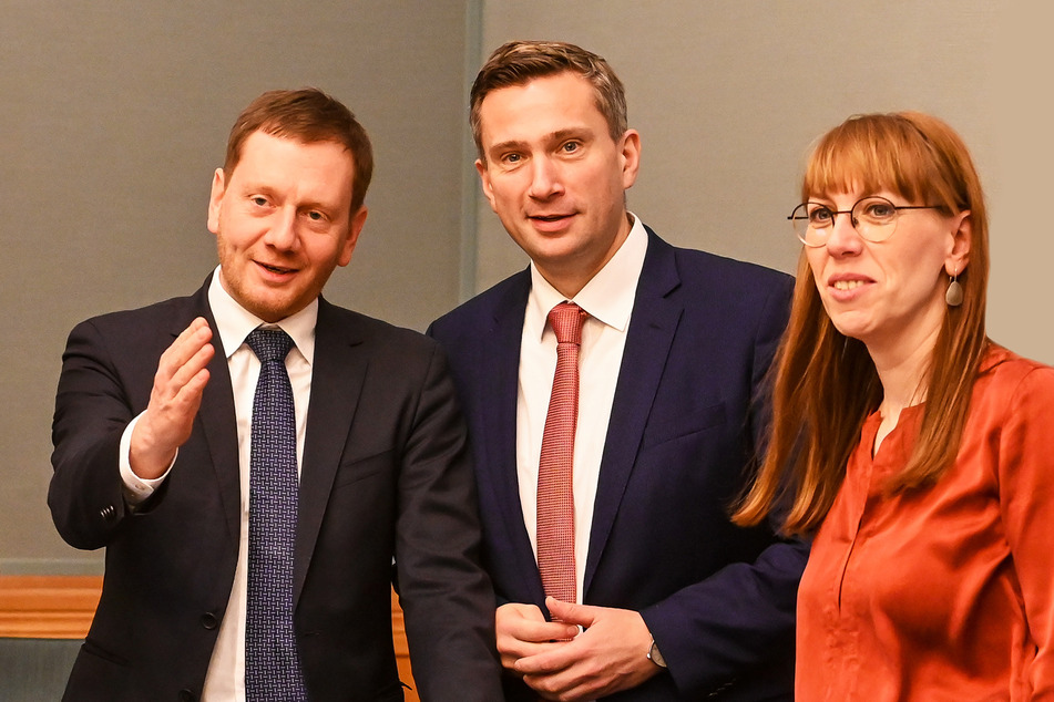 Drei von vielen: Ministerpräsident Michael Kretschmer (45, CDU, l.), Martin Dulig (46, SPD) und Katja Meier (40, Grüne) sprechen am heutigen Dienstag über den Fahrplan nach Corona.
