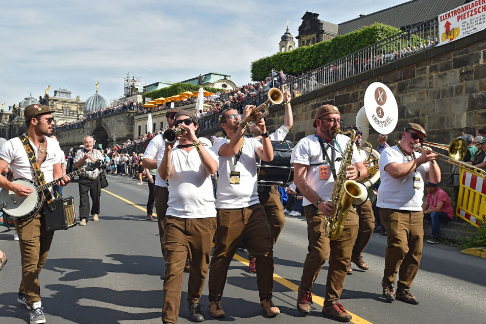 So schön war's vor einem Jahr zur Dixieland-Parade. In Zukunft drohen dem Festival massive Kürzungen.