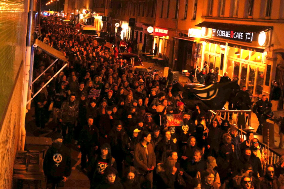 Die Demo zog am Donnerstagabend durch die Neustadt.