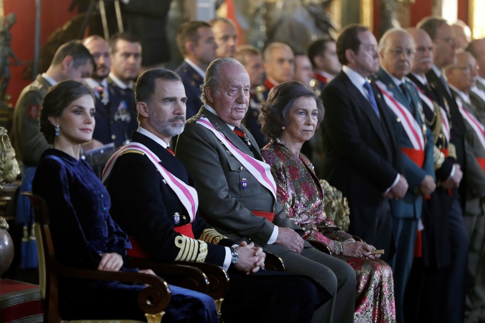 Die spanische Königsfamilie: Letizia (v.l.n.r.), Königin von Spanien, ihr Mann Felipe VI., König von Spanien, und dessen Eltern Juan Carlos und Sofia nehmen an einer Gala teil.