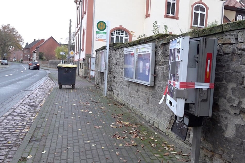 "Es findet überall statt!": Zehn Zigarettenautomaten aufgeflext