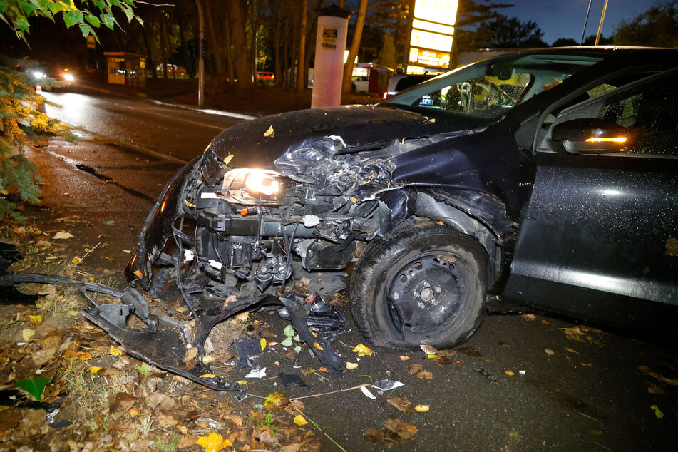 Baum-Crash in Chemnitz: Fahrer schwer verletzt