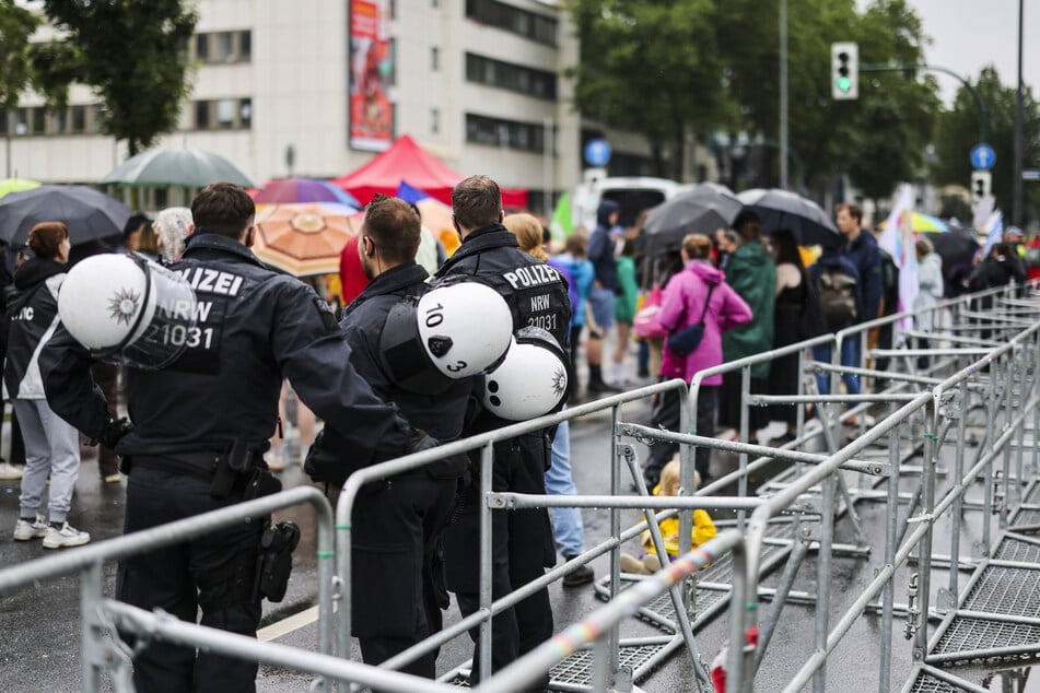 Bei den Protesten gegen den Essener AfD-Parteitag kam es am Wochenende auch zu Gewalt gegen die dortige Polizei.