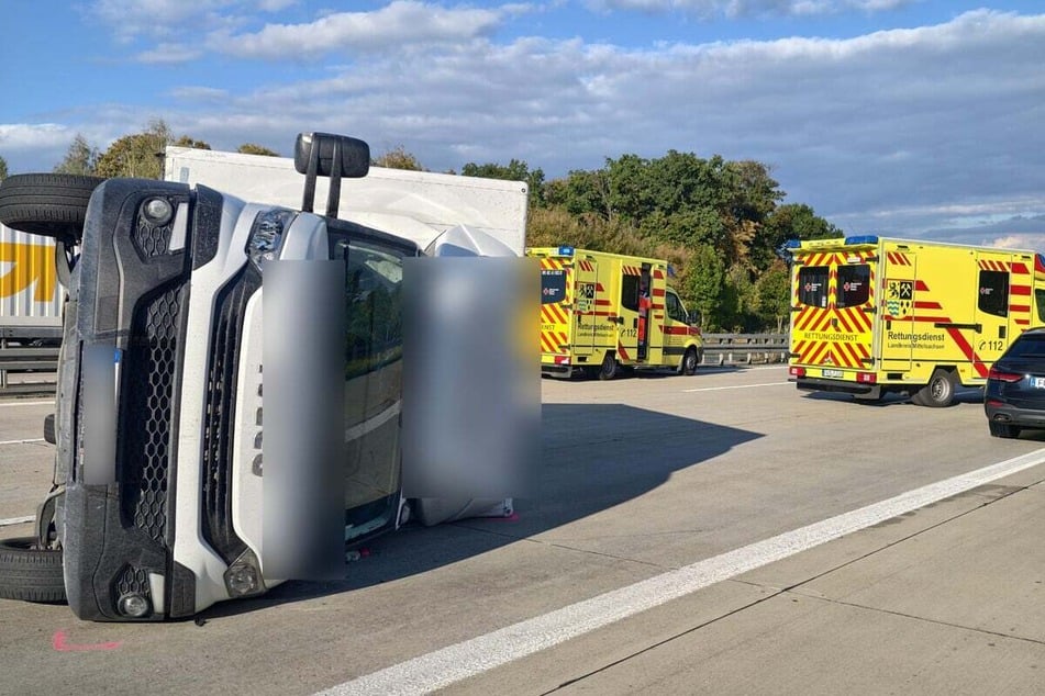 Zahlreiche Rettungskräfte rückten an, die Autobahn musste in Richtung Dresden komplett gesperrt werden.